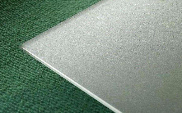 Glas in kleur Etsen Decoratief Gekruist Glas Op maat Gebruikt Voor Meubelen & Gebouwen