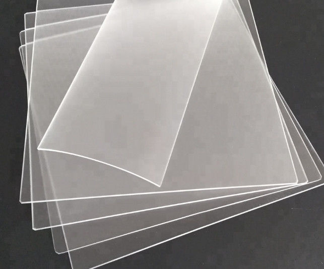 Hoogtechnologisch stofdicht glas voor fotovoltaïsche panelen met een laag ijzergehalte