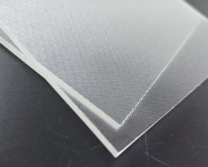 Hoogtechnologisch stofdicht glas voor fotovoltaïsche panelen met een laag ijzergehalte