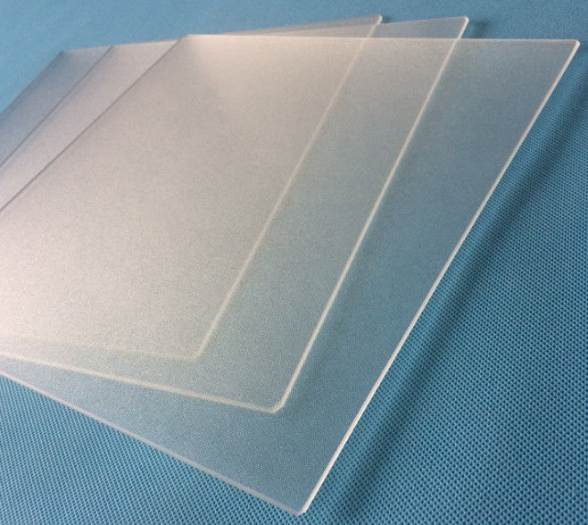 Hoogtechnologisch stofdicht glas voor fotovoltaïsche panelen met een laag ijzergehalte