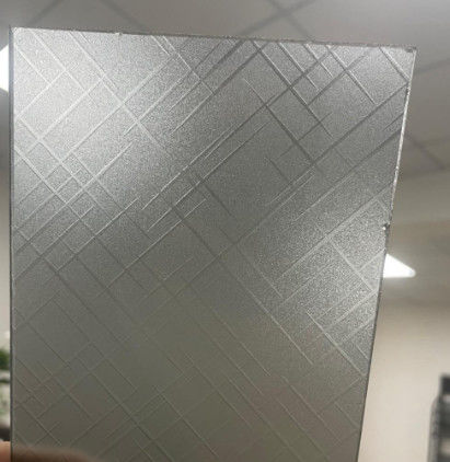 Artistiek/melkwit glas dat gebruikt wordt voor een scheidingswand in de douche met een goede privacy
