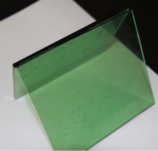 Platte verwerking van gekleurd glas met kleur in donkergroen/donkergrijs/Fordblauw/brons, enz.