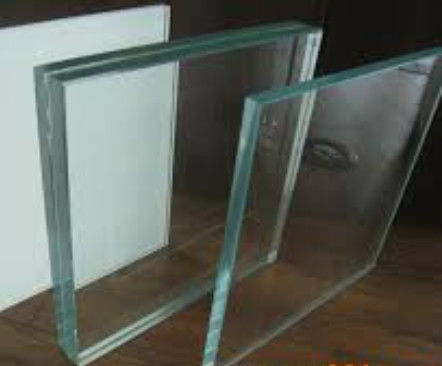 Gelaagd glas: een duurzaam glasproduct dat wordt gevormd door het binden van meerdere lagen met een sterke tussenlaag.