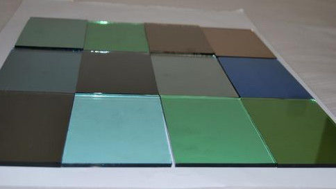 Extra helder laag ijzeren drijvend reflecterend glas gehard