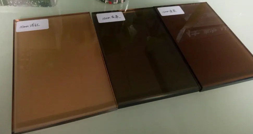 Standaard Duurzaam Uniek Ontwerp Gekleurd Reflectief Glas voor Gebouw Decoratie