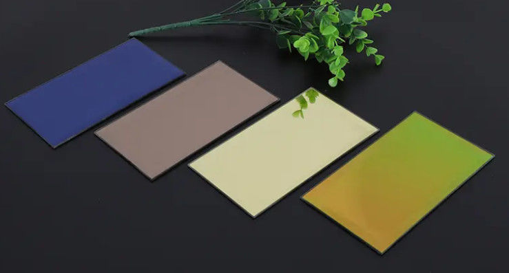 Standaard Duurzaam Uniek Ontwerp Gekleurd Reflectief Glas voor Gebouw Decoratie