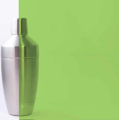 Bouw van getinte gehard glas gekleurd met blauw bruin groen roze enz.